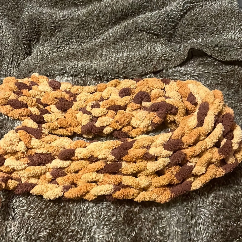 This is a special hand made by meeee 🥰🥰 chunky warm sun kiss scarf.